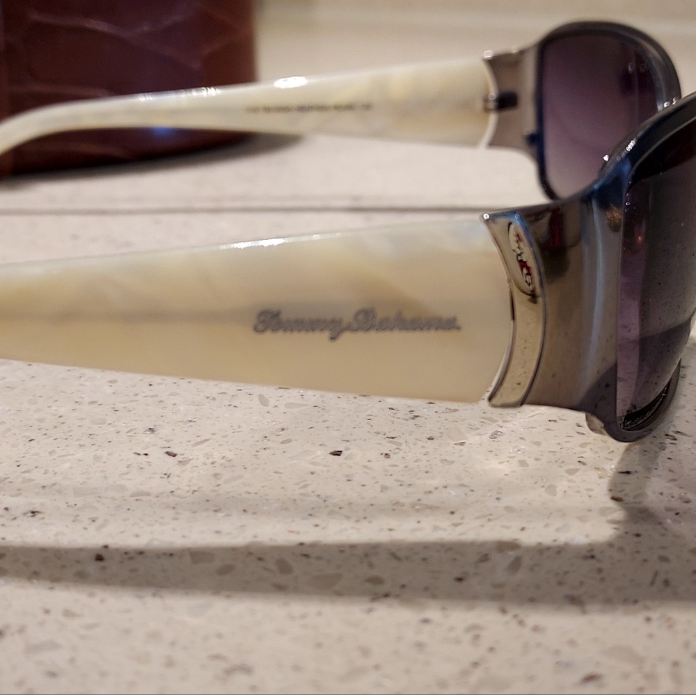 Tommy Bahama-sunglasses/w-case